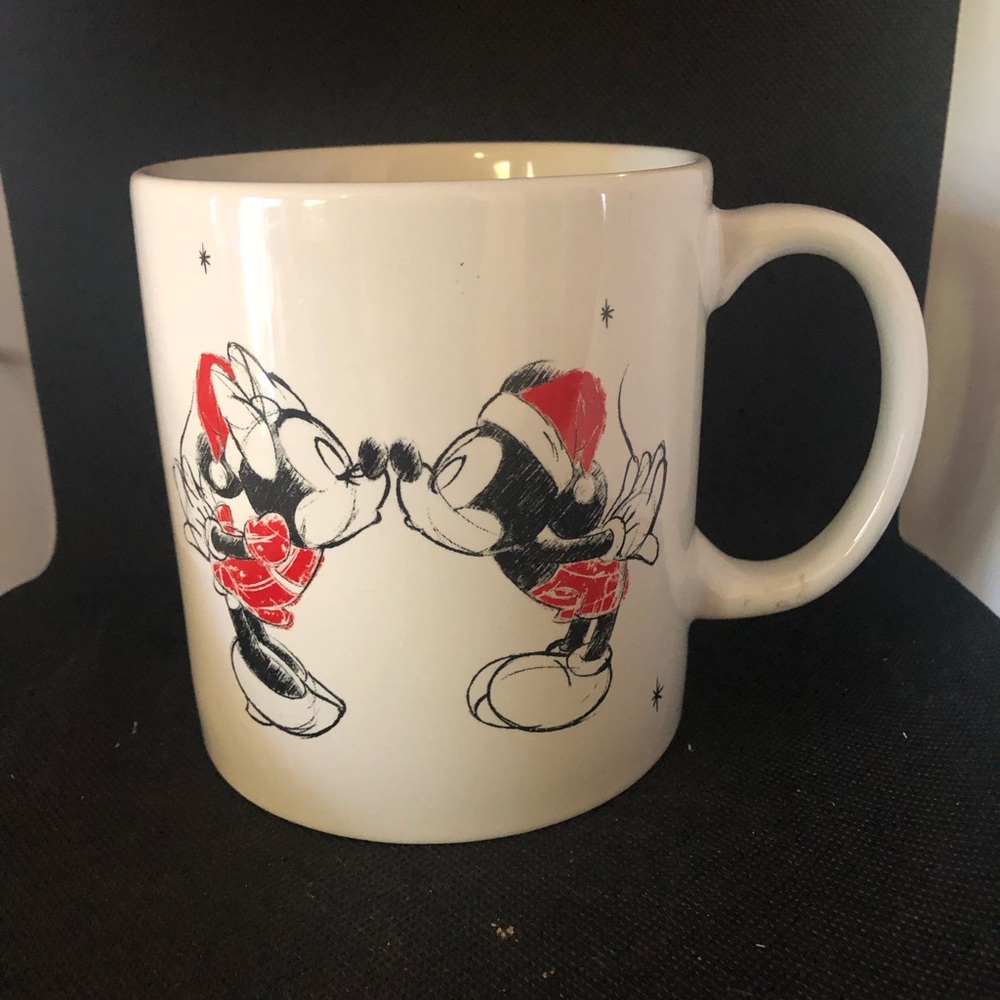 Disney Mickey and Minnie Kissing Mug - 20oz